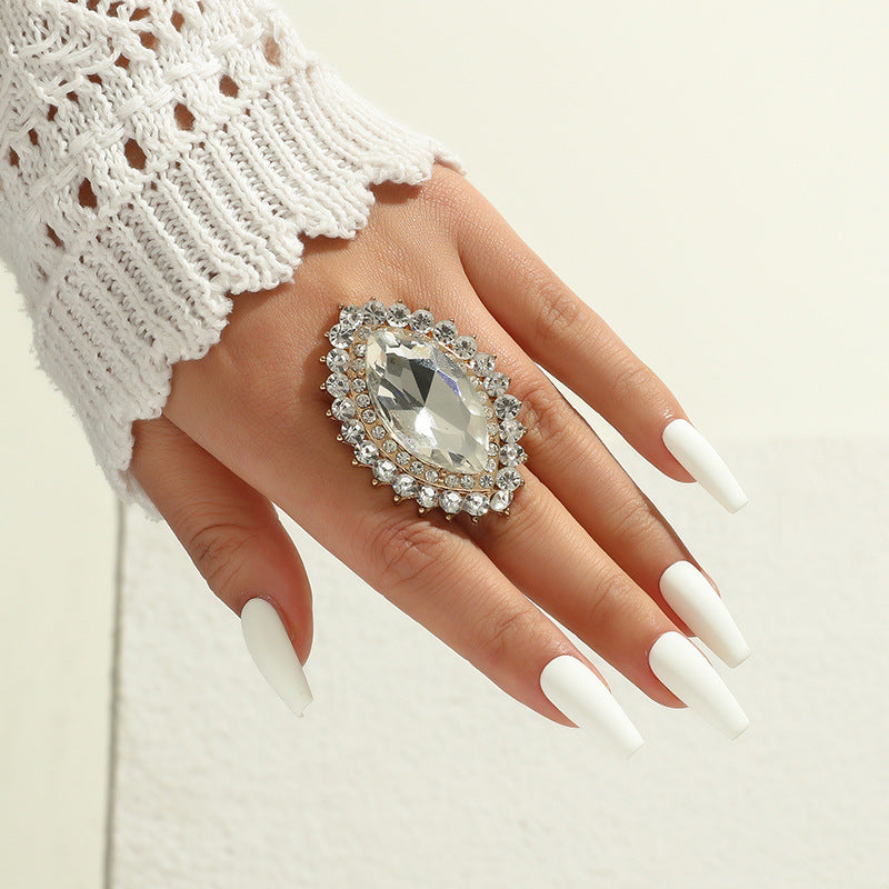 Retro Fashion Eye-catching Luxury Oval Temperament Rings
