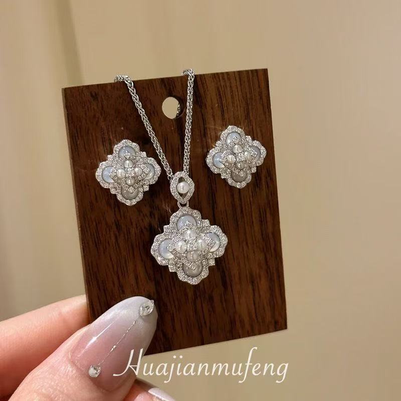 Women's Zircon Turquoise Flower Pearl Light Luxury High-grade Exquisite Temperament Wild Jewelry Set