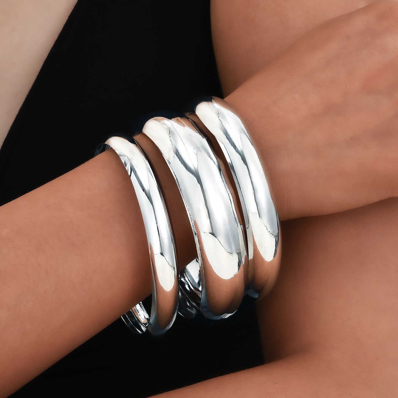 Stitching Round Metal Texture Glossy Hug Spring Bracelet