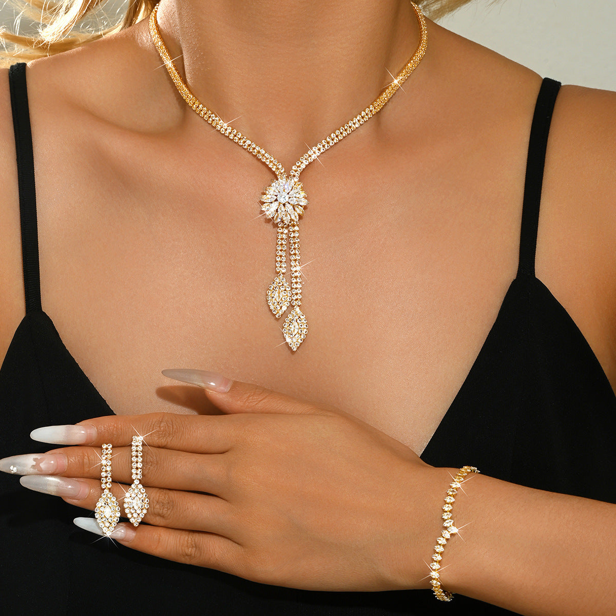 Women's Flower Rhinestone Light Luxury Bridal Wedding Graphy Necklaces
