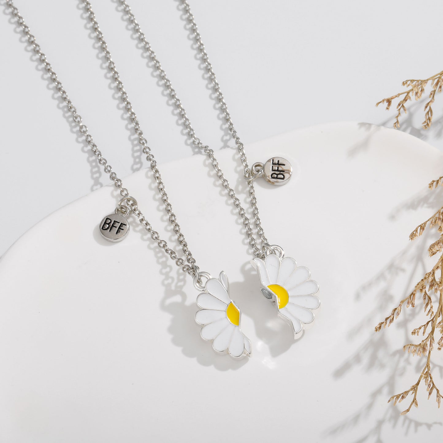 Flower Magnetic Little Daisy Lady's Good Necklace