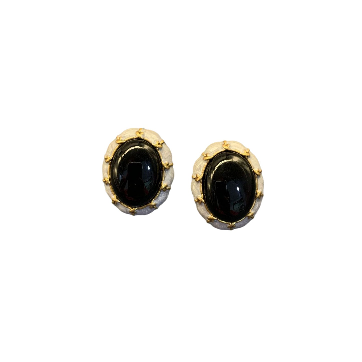 Black Disc And White Contrast Color Minority Fashion Earrings