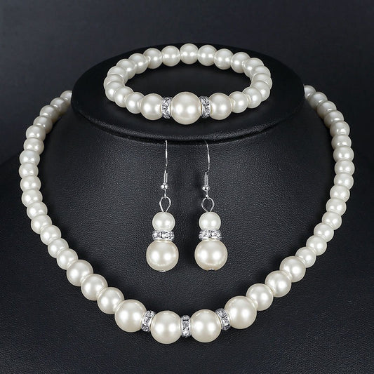 Bride Beautiful Wedding To Give Mom Three-piece Necklaces