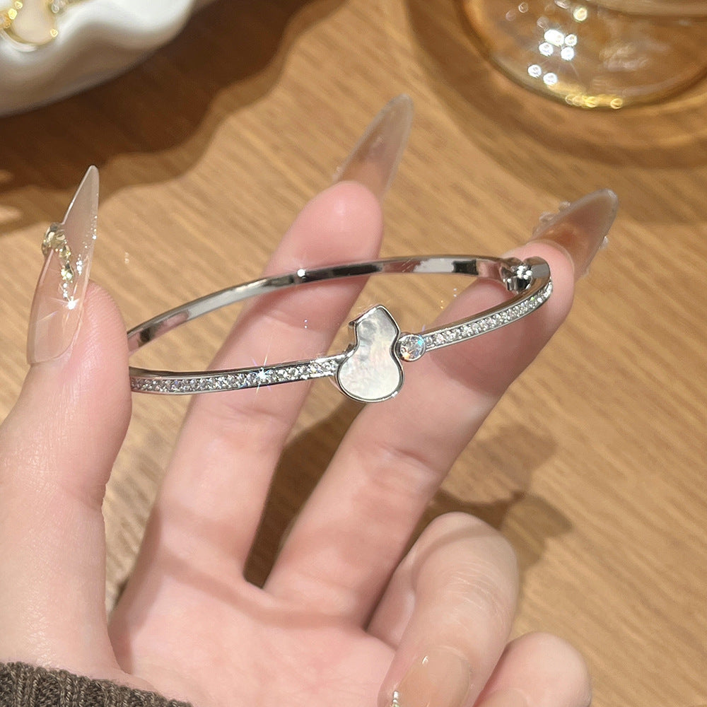 Flash Diamond Natural Color Shell Exquisite Design Cold Style Bracelets