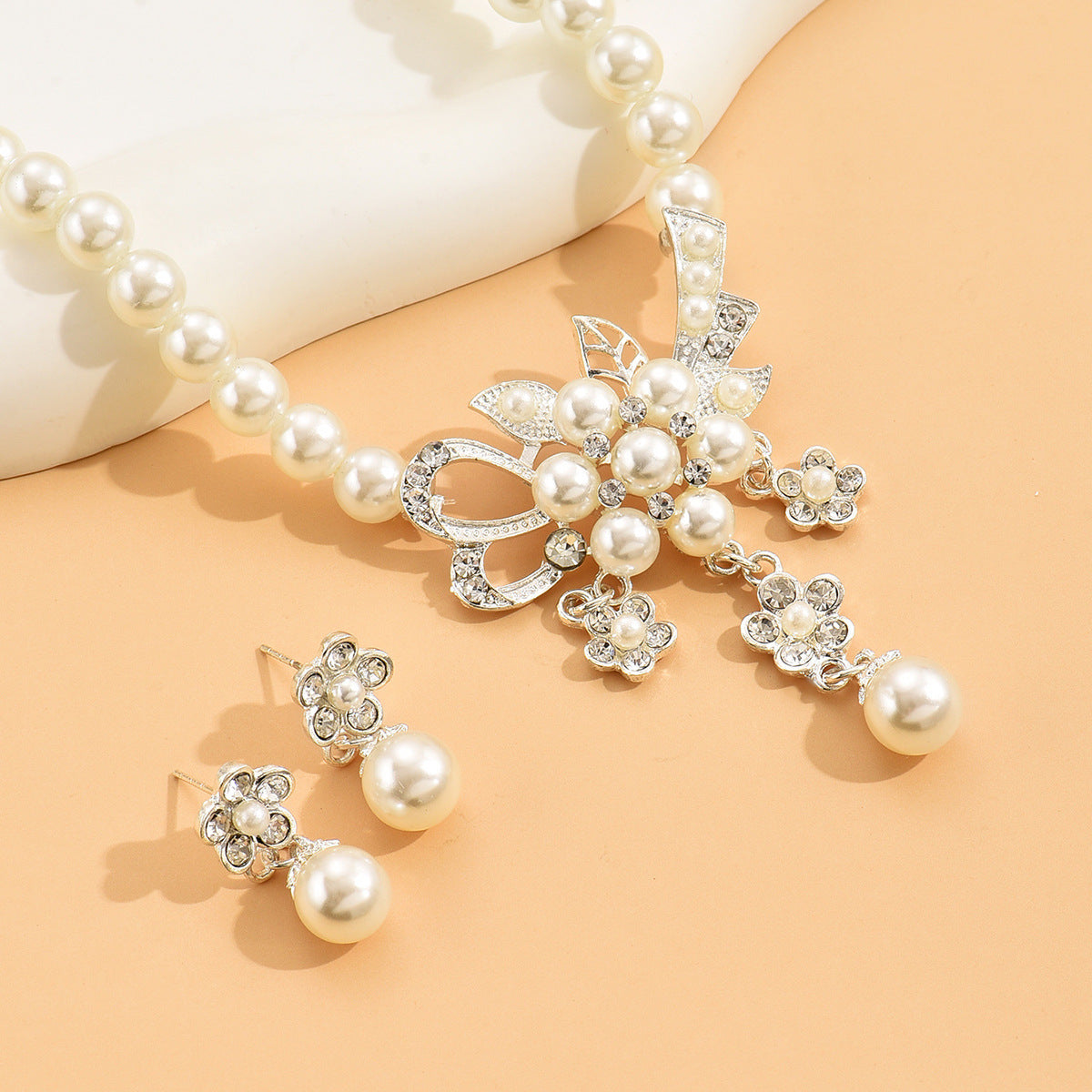 Fashion Pearl Flower Suite Female Alloy Electroplated Rose Jewelry Set