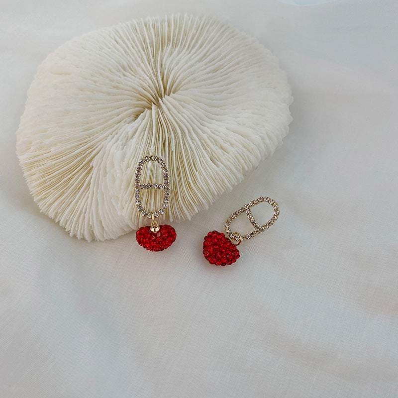 Pendentif d'amour festif rouge mignon et boucles d'oreilles