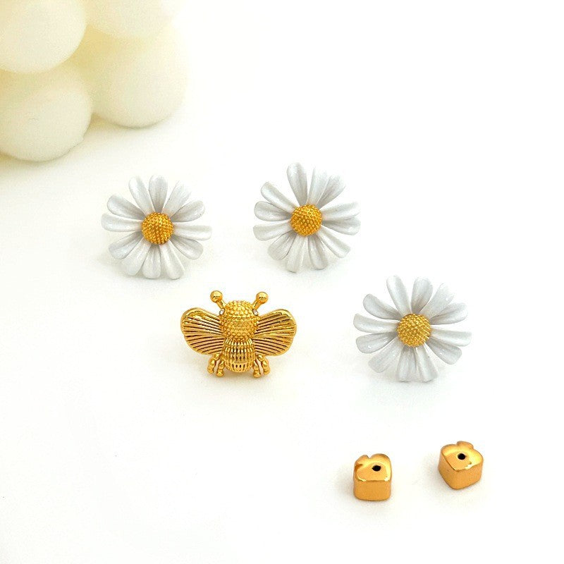 Sweet Little Daisy Bee Asymmetric Shape Sier Rings