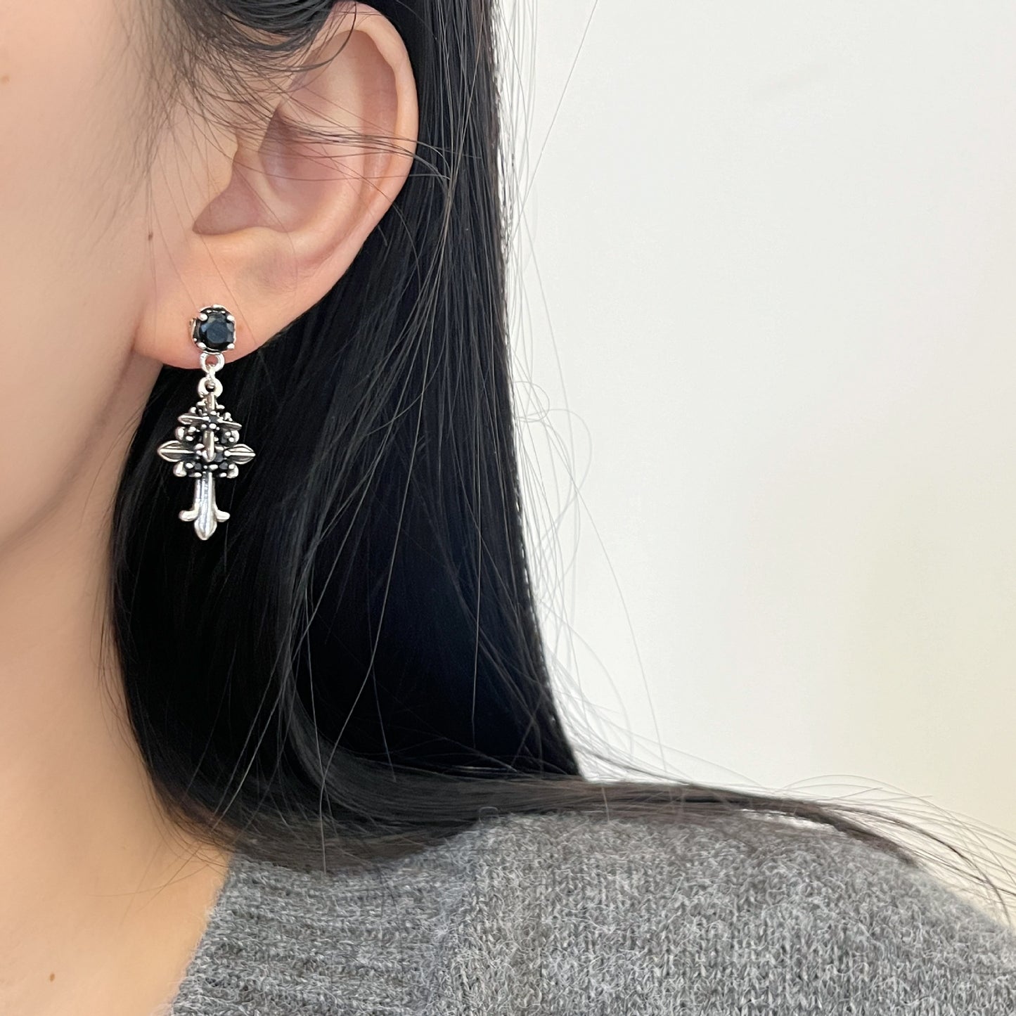 Women's Retro Distressed Cross Trendy Cold Niche Stud Earrings