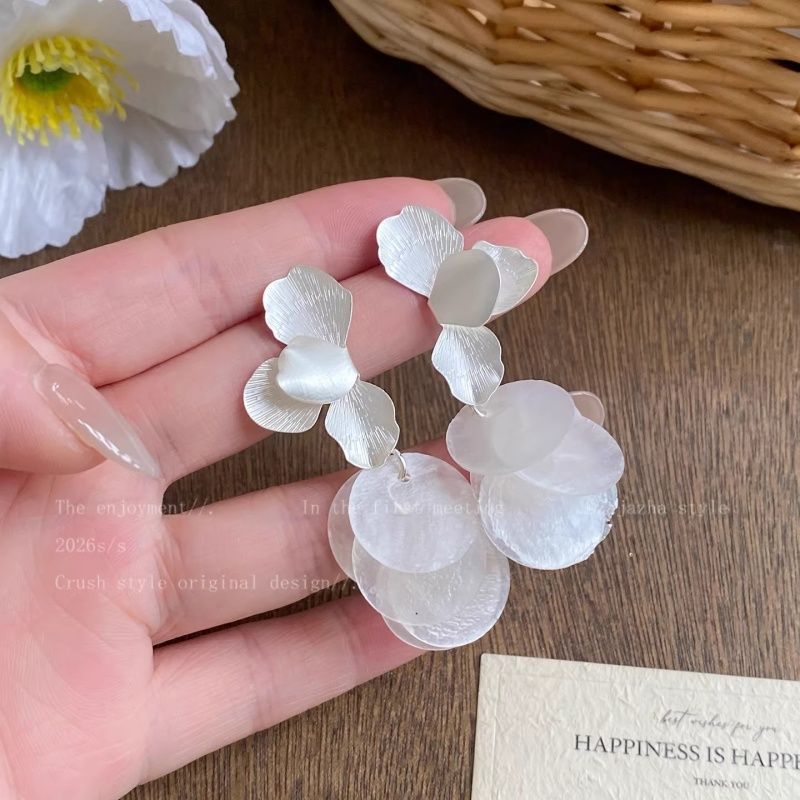 Women's Waves Listening Flowers White Shell Flower Unique Beautiful Spring Rings