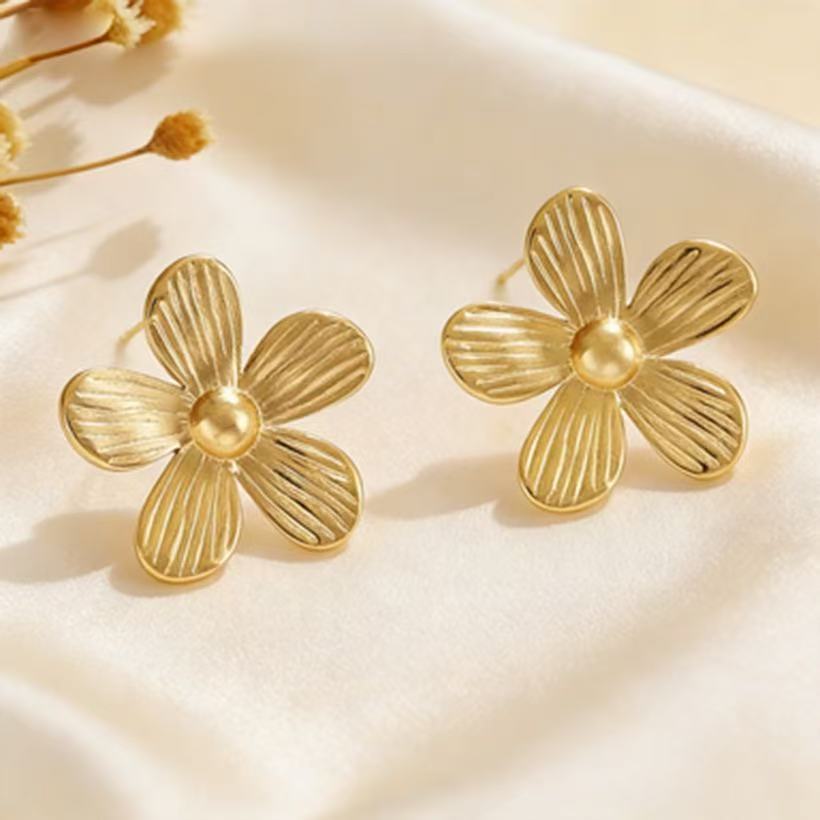 Women's Creative Stainless Steel Square Heart-shaped Pleated Stud Earrings