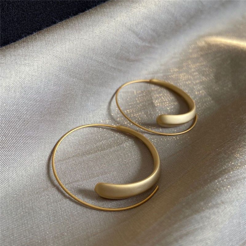 Elegant Golden Ear Personalized Design Winter Exquisite Earrings