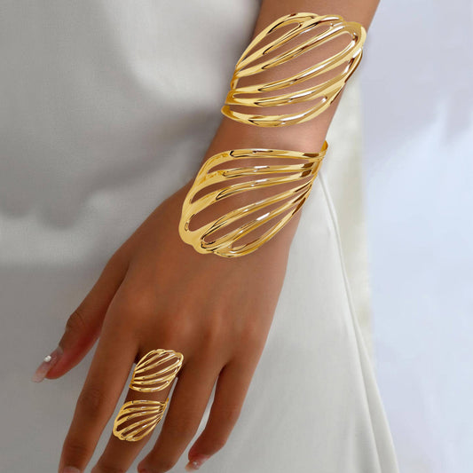 Fashionable Golden Hollow Wavy Shell Winding Spiral Bracelets