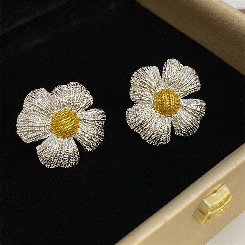 Luxury Fashion Little Daisy Female Temperament Earrings