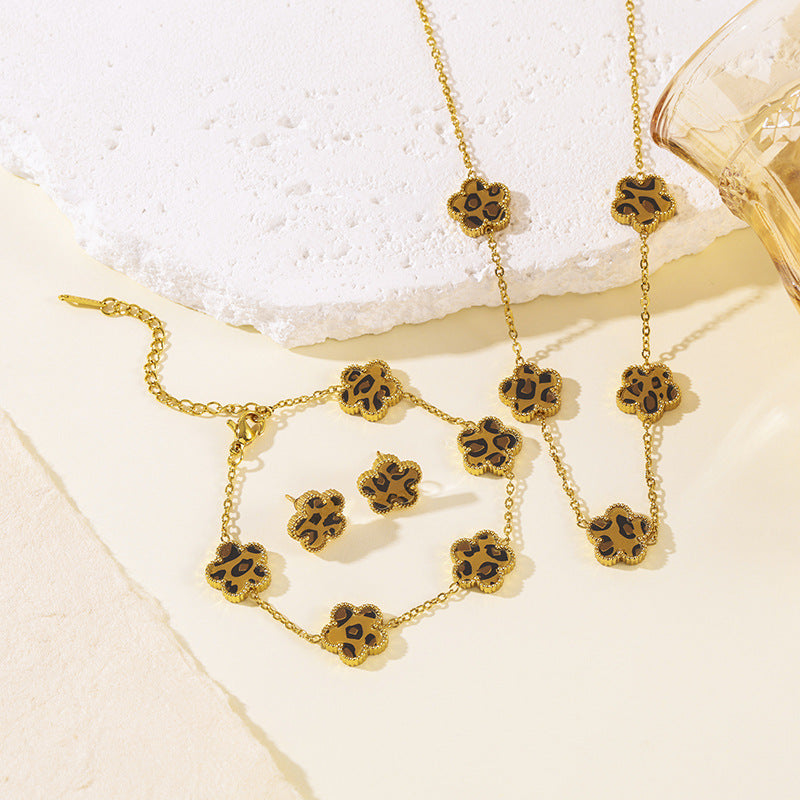Titanium Steel Clover Flower Suit Light Luxury Jewelry Set
