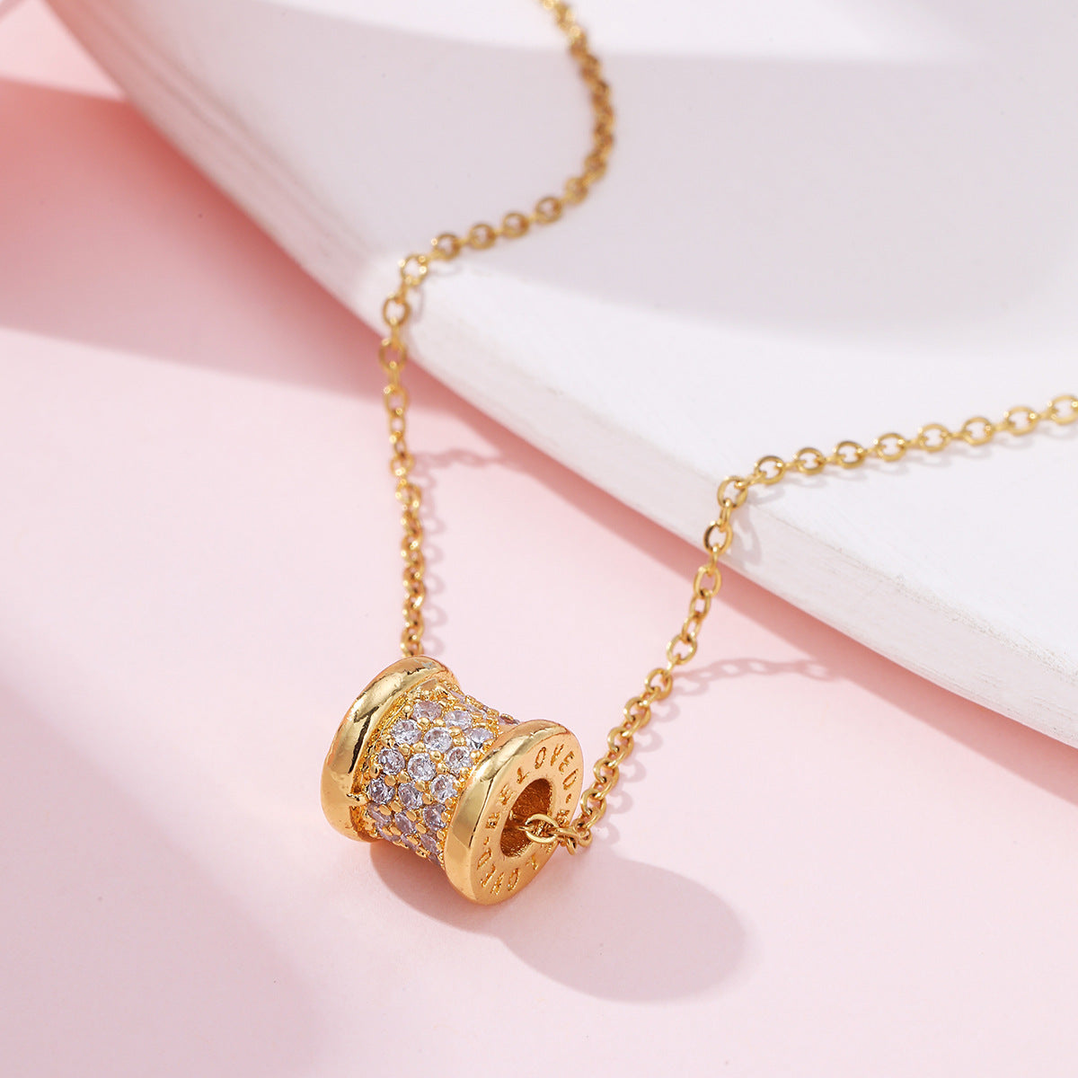 Female Refined Stylish Versatile Light Luxury Necklace
