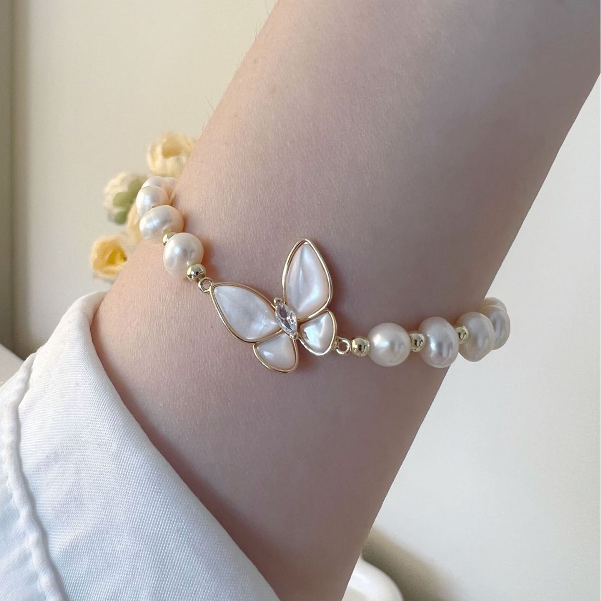 Natural White Lip Shell Butterfly Freshwater Pearl Bracelets