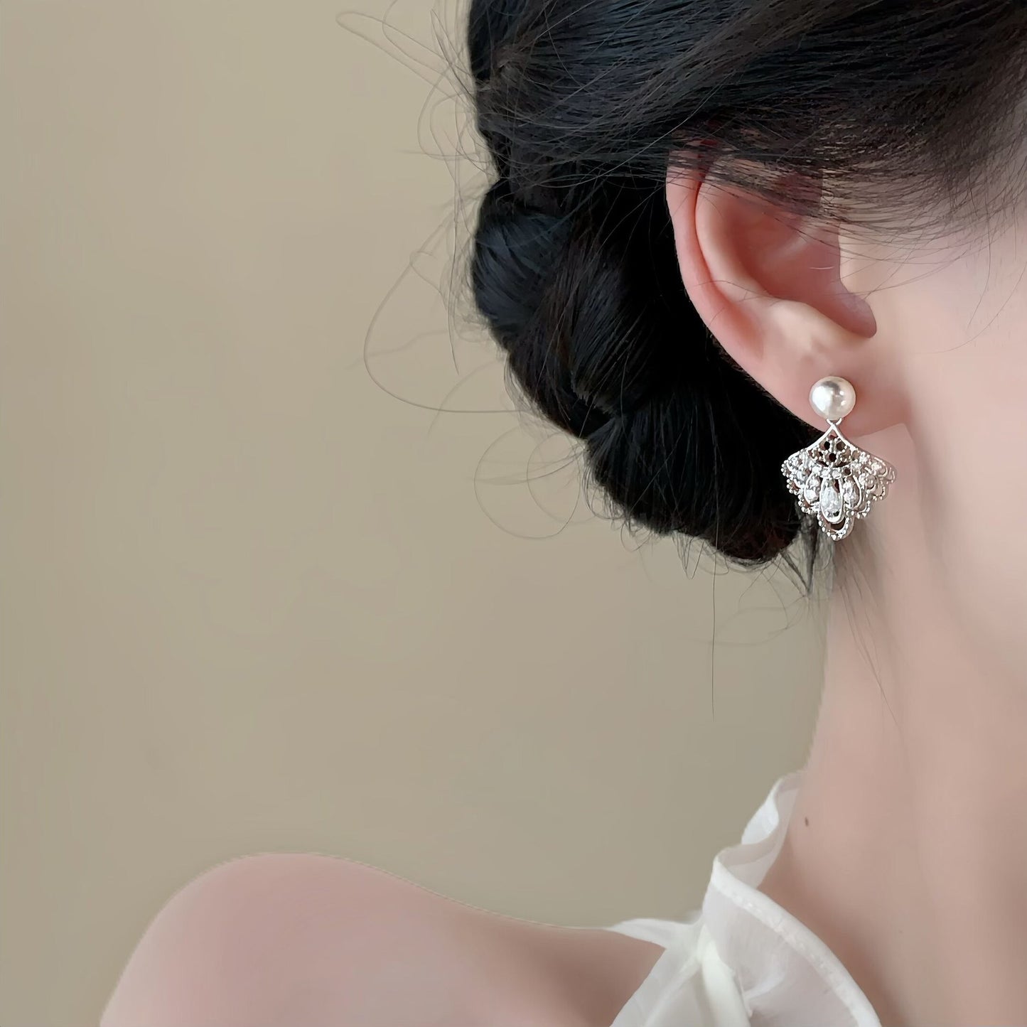 Needle Fabulous Personality Gold Rhinestone Fashion Temperament Stud Earrings