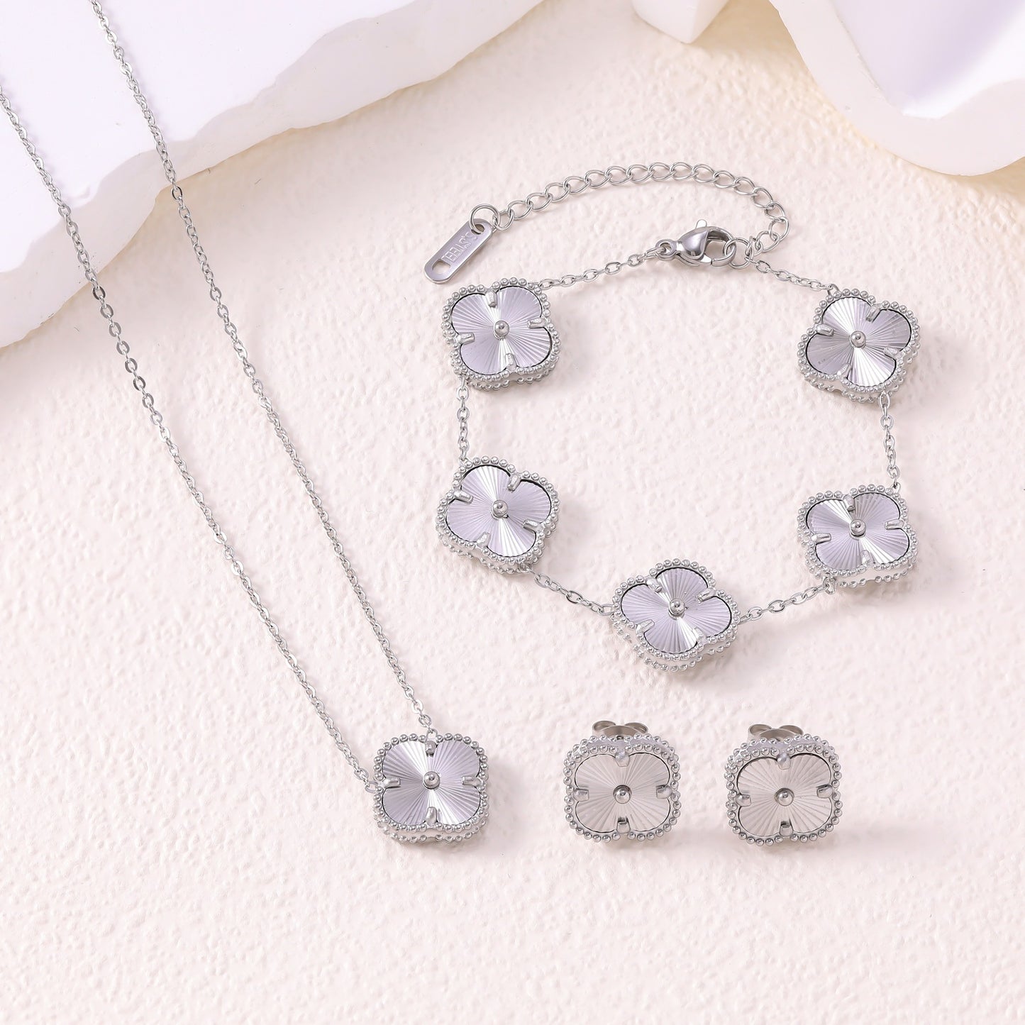 Golden Four-leaf Flower Design Personality Gold Necklaces