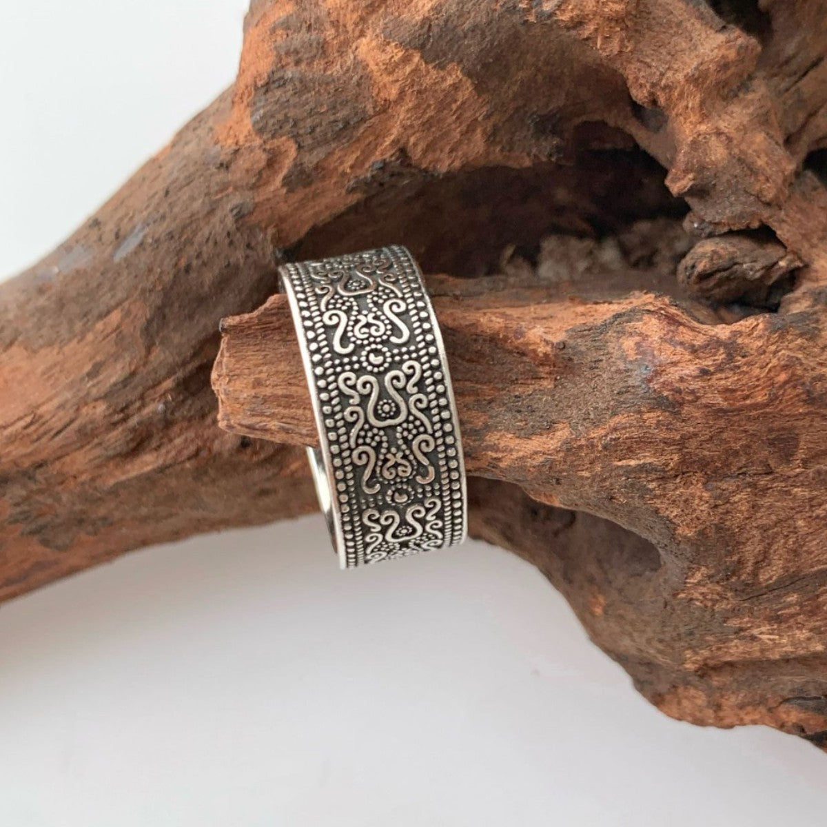 Fashion High-grade Tang Grass Pattern Vintage Wide Version Rings