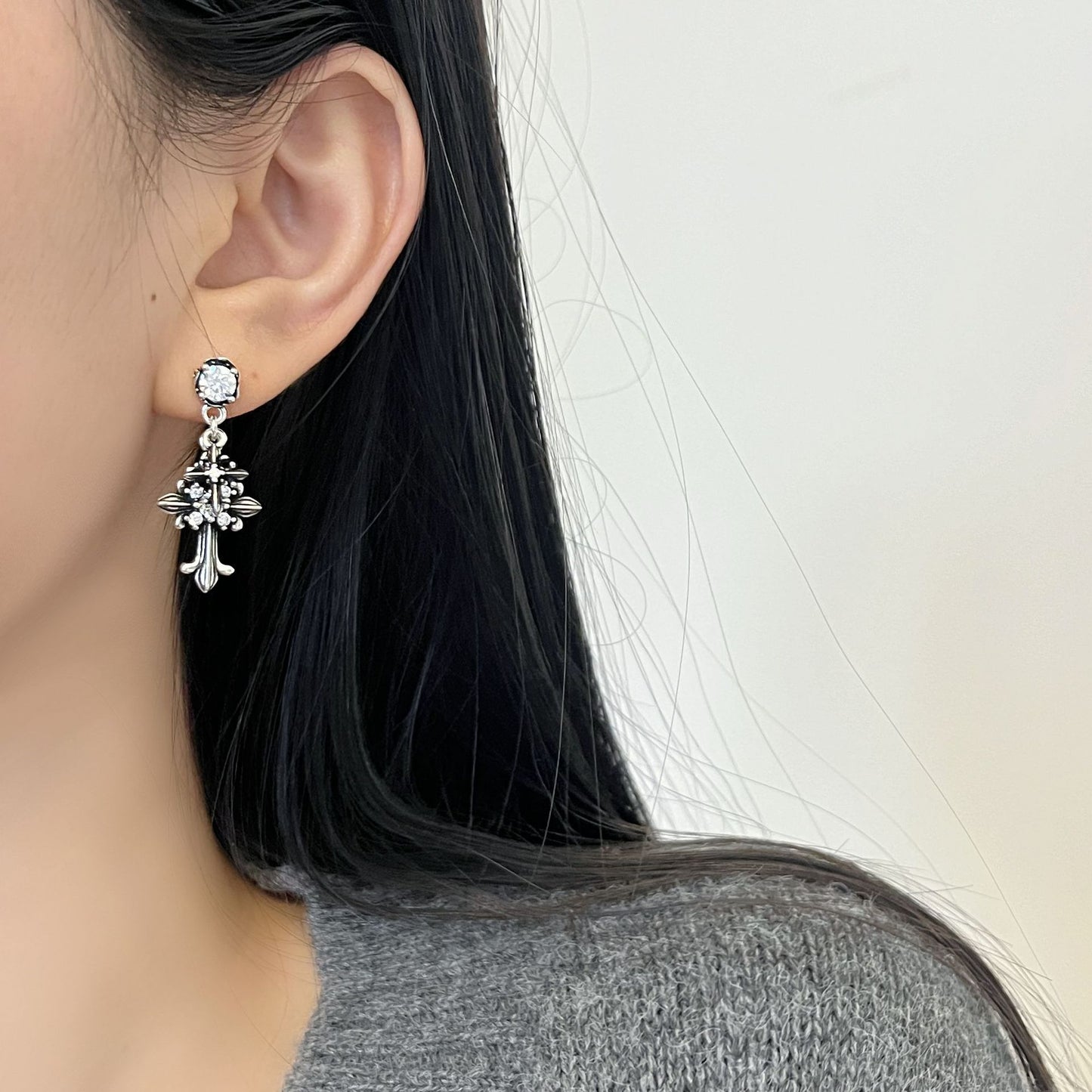 Women's Retro Distressed Cross Trendy Cold Niche Stud Earrings