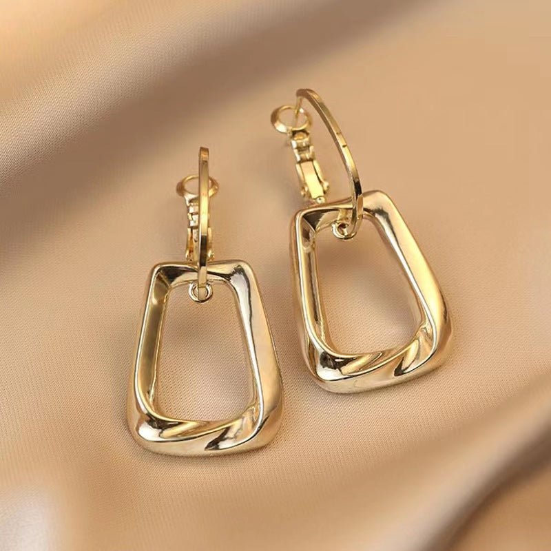 Red Clip Fresh Design Sense Round Ear Buckle