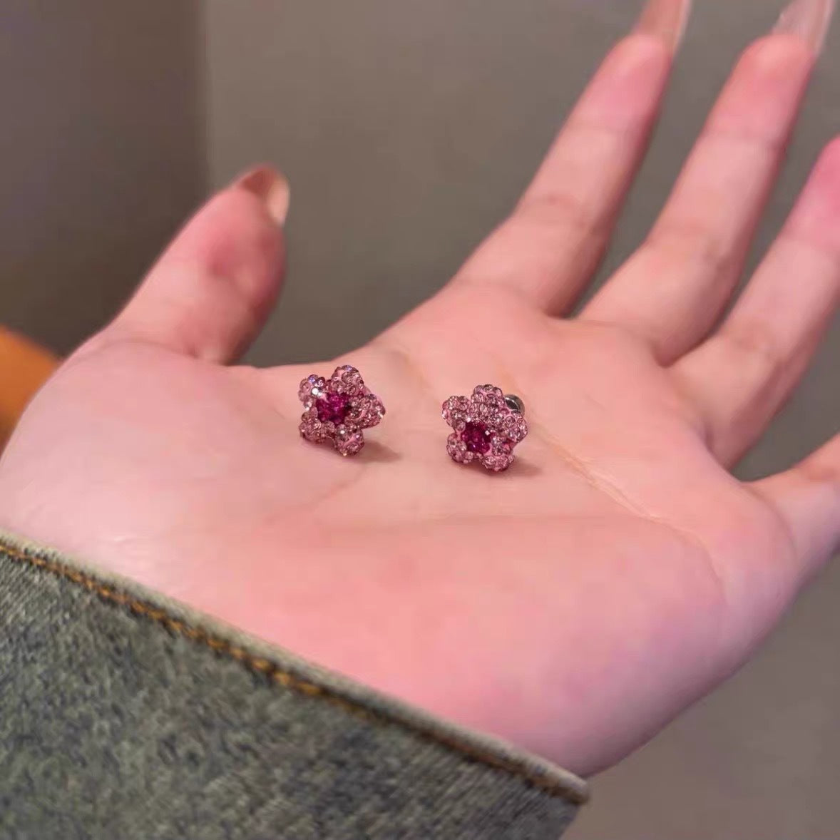 Women's Sweet Shiny Diamond Small Pink Flower Simple Fashion Good-looking Cute Stud Earrings