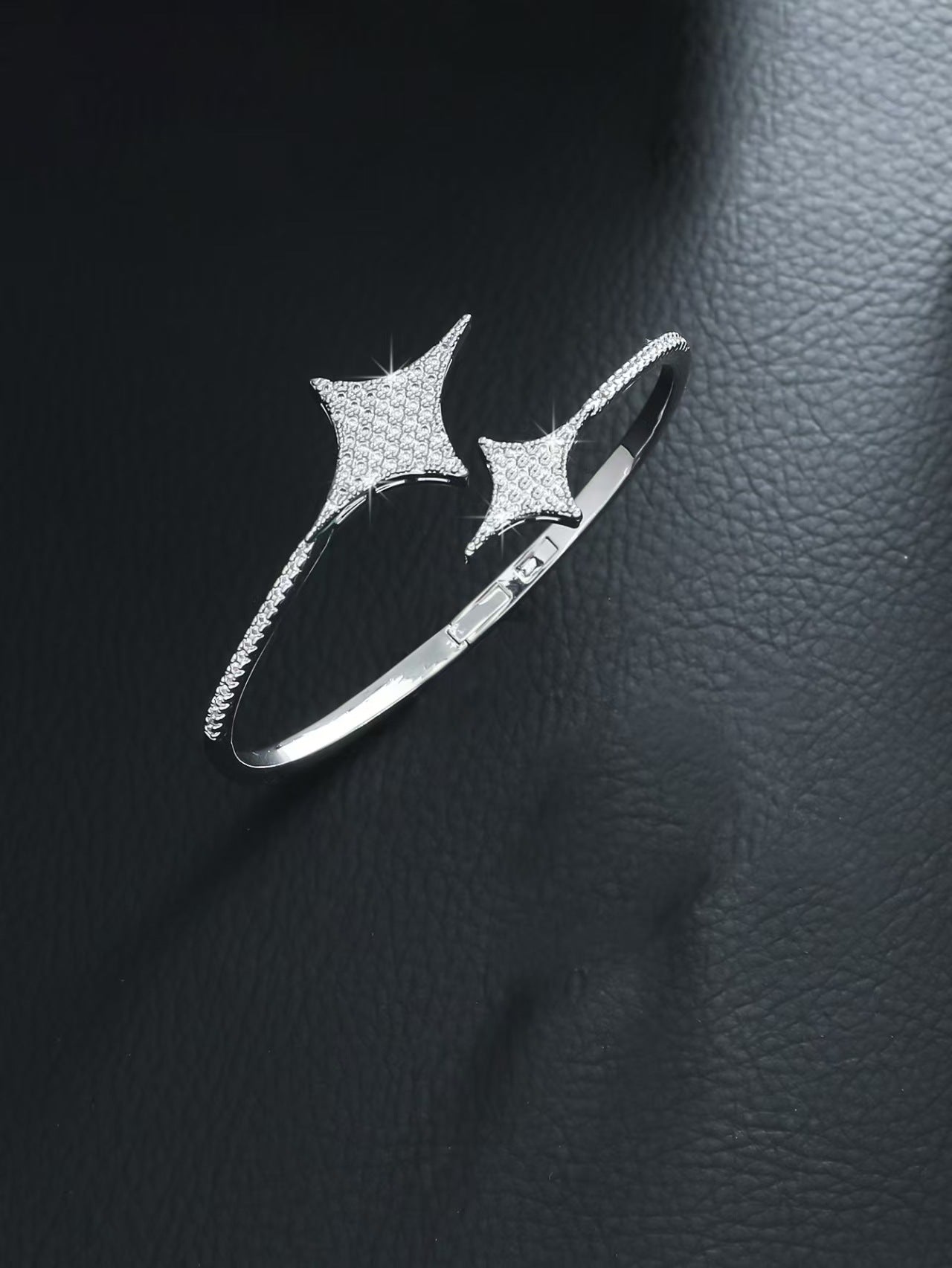 Diamond Four Stars Light Luxury High-grade Versatile Ladies Bracelets