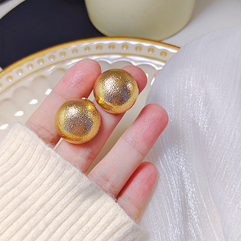 High-grade Exaggerated Metal Elegance Retro Round Earrings