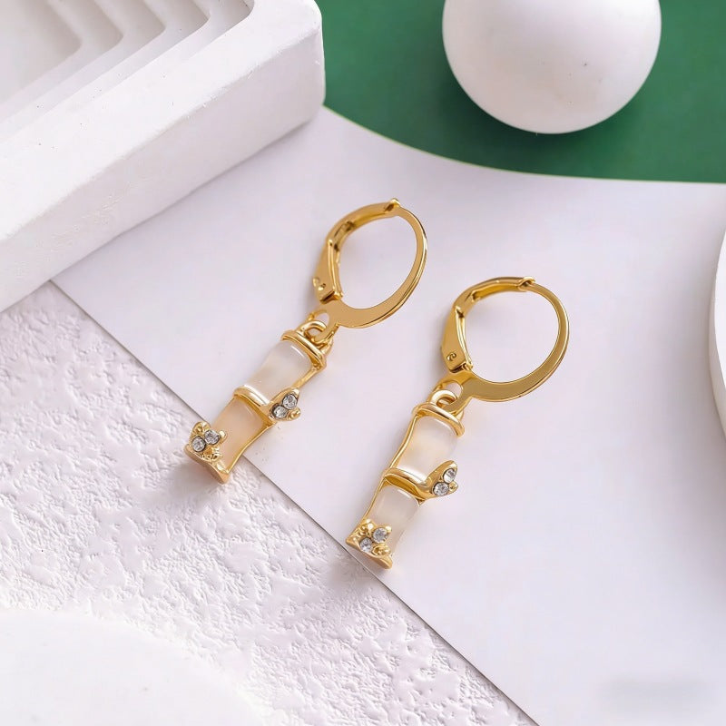 Women's Simple Graceful Love Heart Peach Ear Earrings