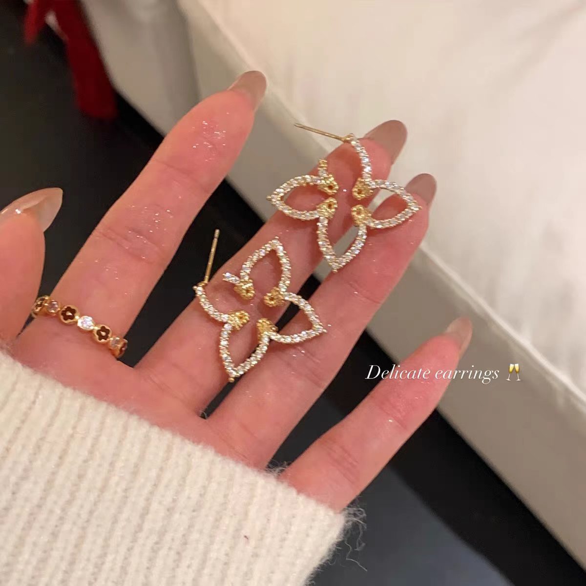 Women's Old Style Clover Light Luxury High-grade Sense Middle Ancient Rings