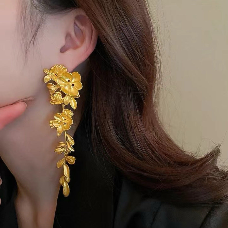 Golden Spring Flow Tassel High-grade Exaggerated Chinese Style Face Slimming Stud Earrings