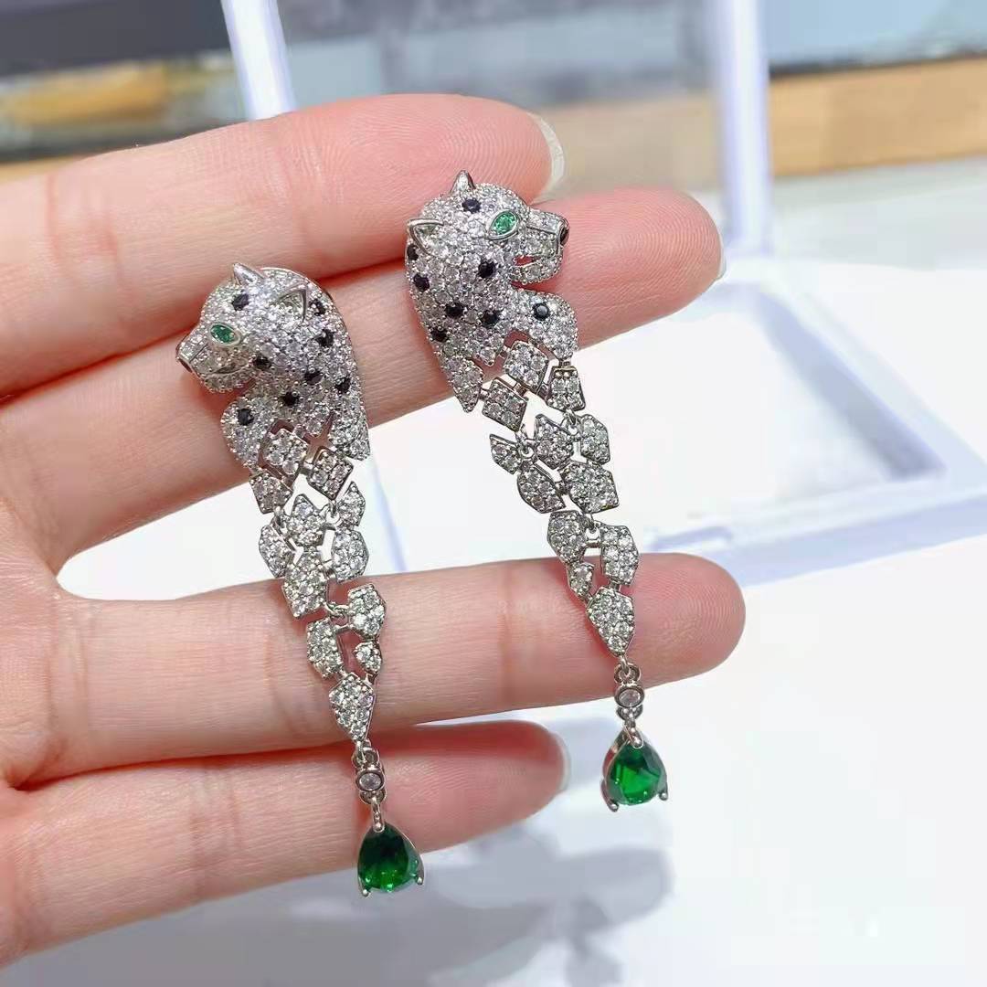 Retro Green Gem Diamond Three-dimensional Leopard Earrings