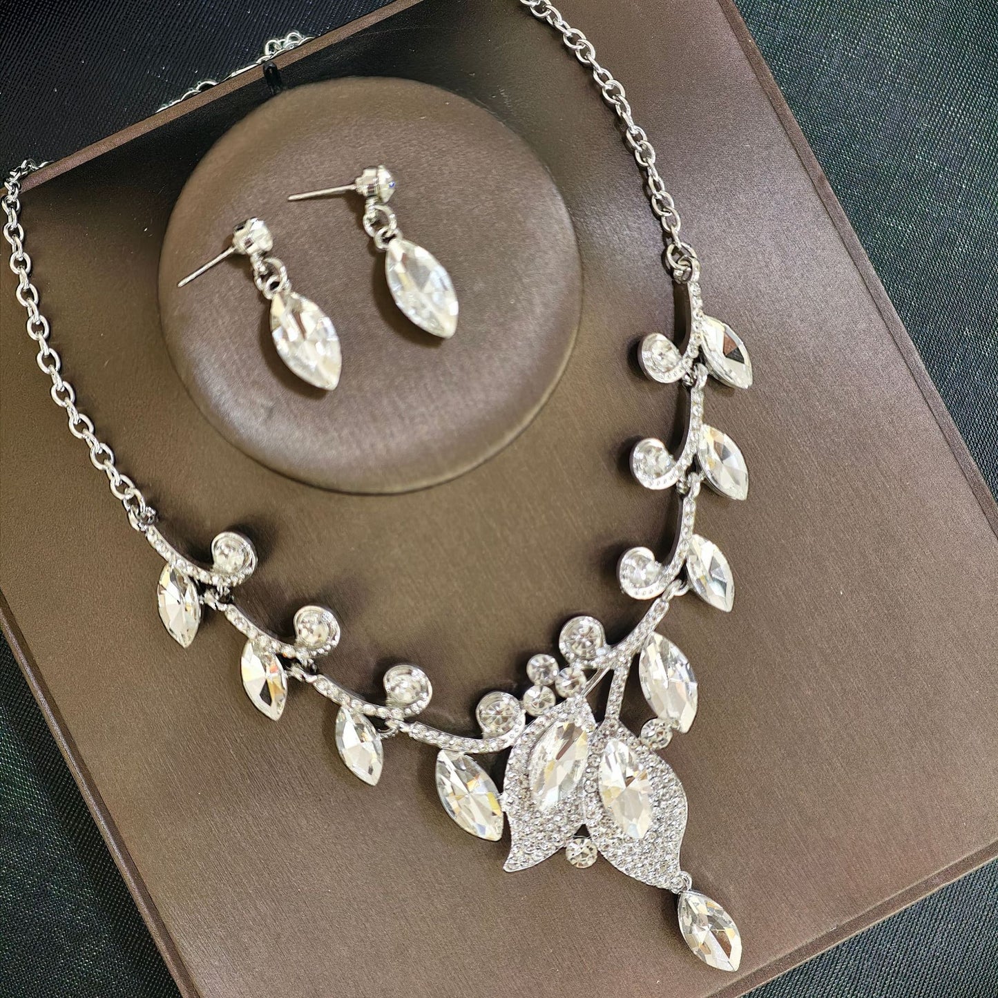Women's Source High Profile Retro Luxury Crystal Banquet Formal Dress Clavicle Jewelry Set