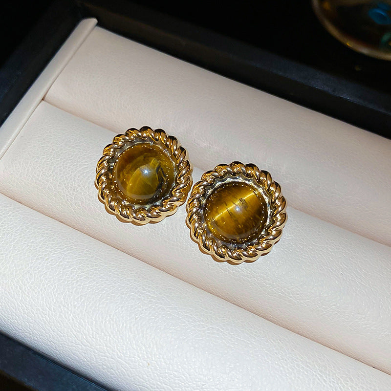 Real Gold Plating Elegance Retro Light Luxury Stud Earrings