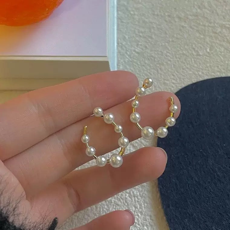 Women's Sier Needle French Retro U-shaped Pearl Simple Niche Temperamental Cold Earrings
