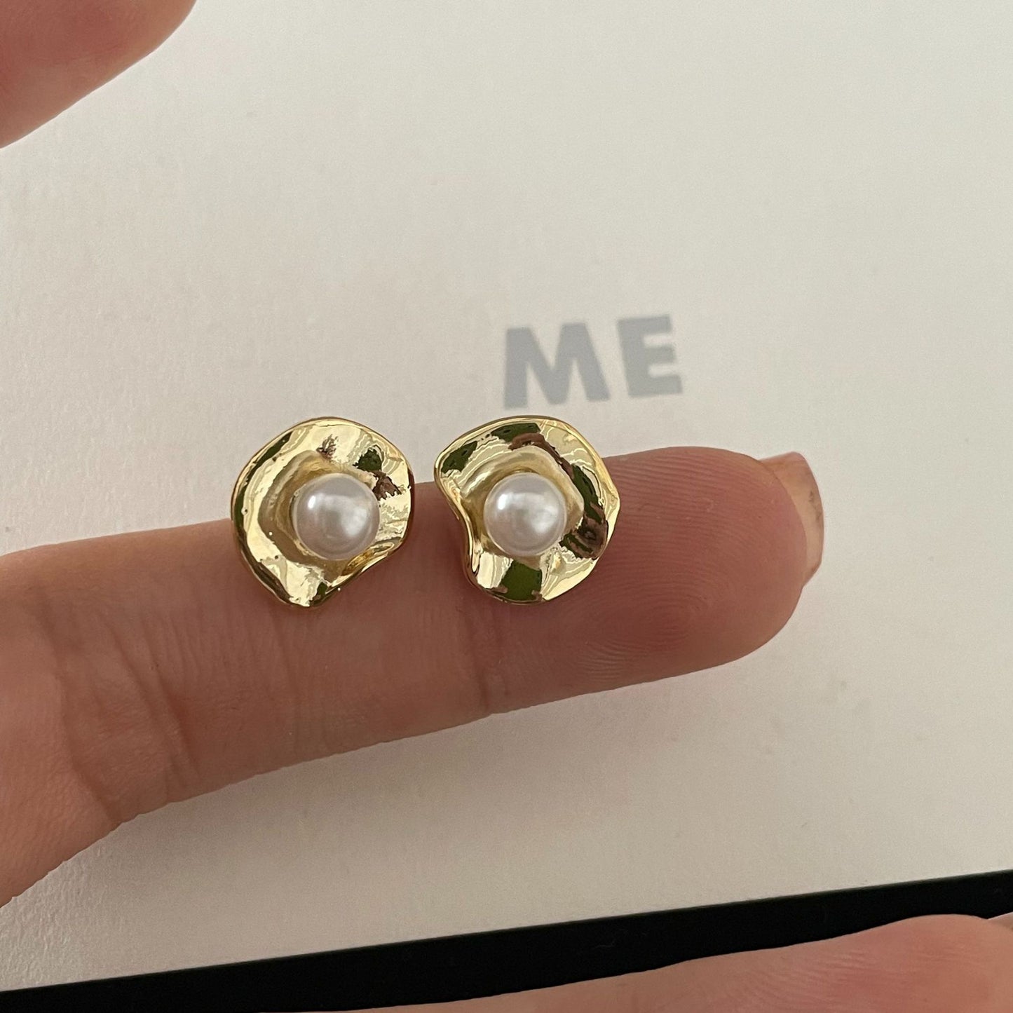 French Style High-grade Small Metal Glossy Surface Ear Earrings