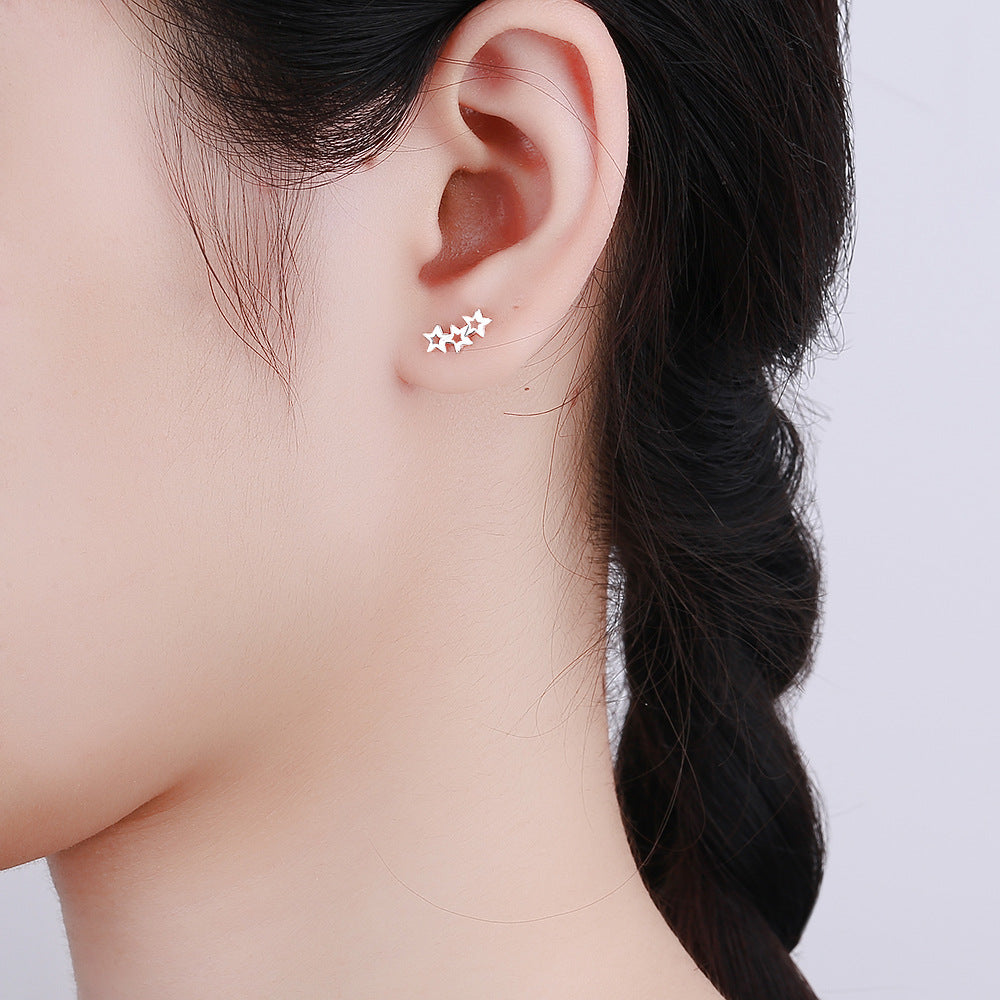 Boucles d'oreilles simples et compactes de style coréen.