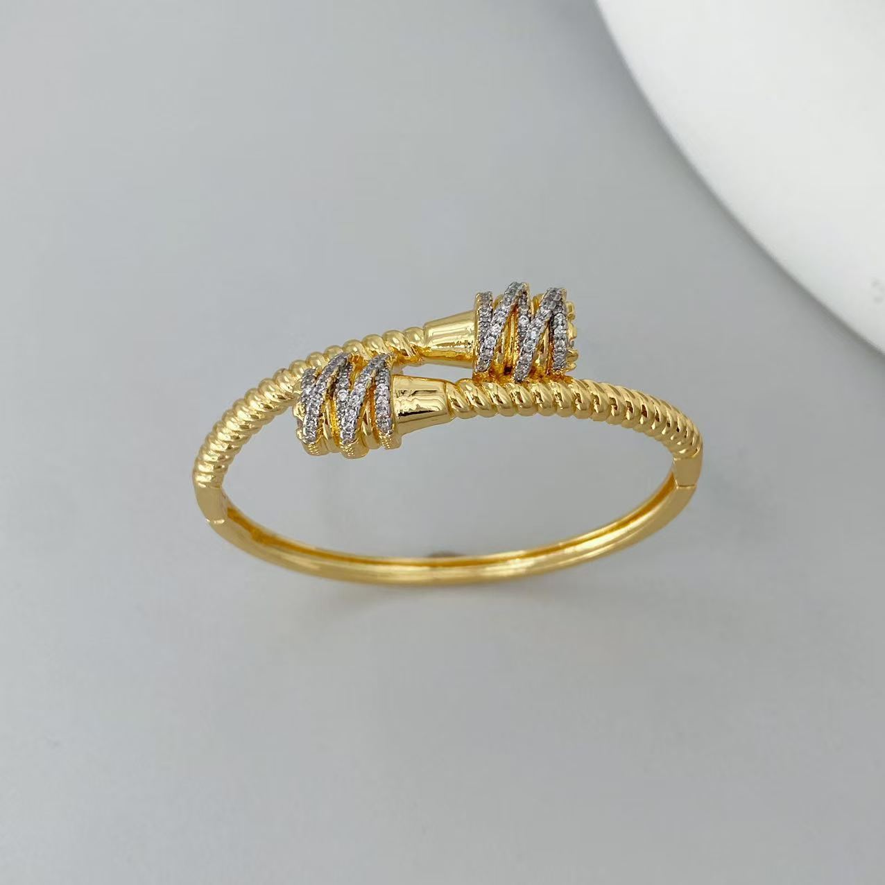Light Luxury Twisted Inlaid Zircon Open Ring