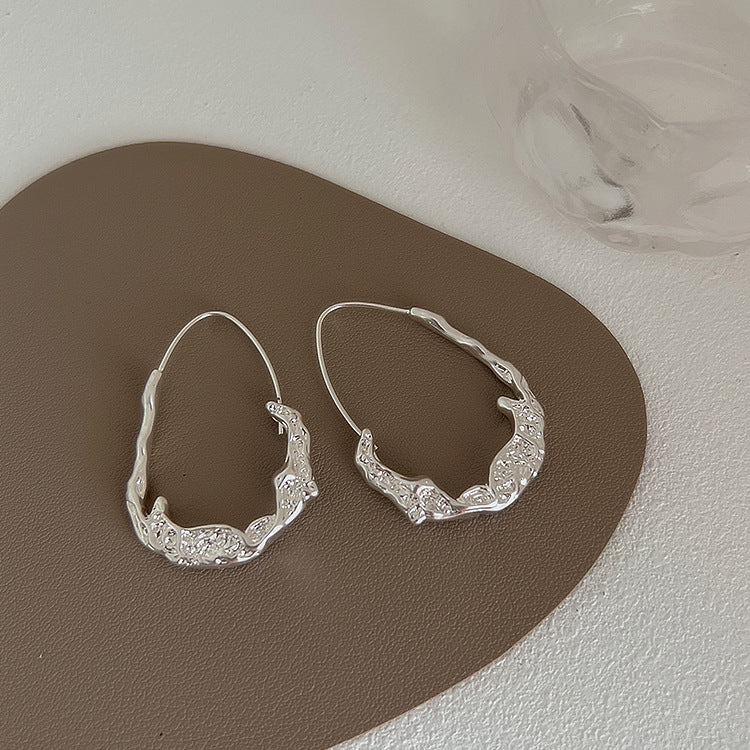 Boucles d'oreilles irrégulières en métal mat pour femme, niche rétro, personnalité