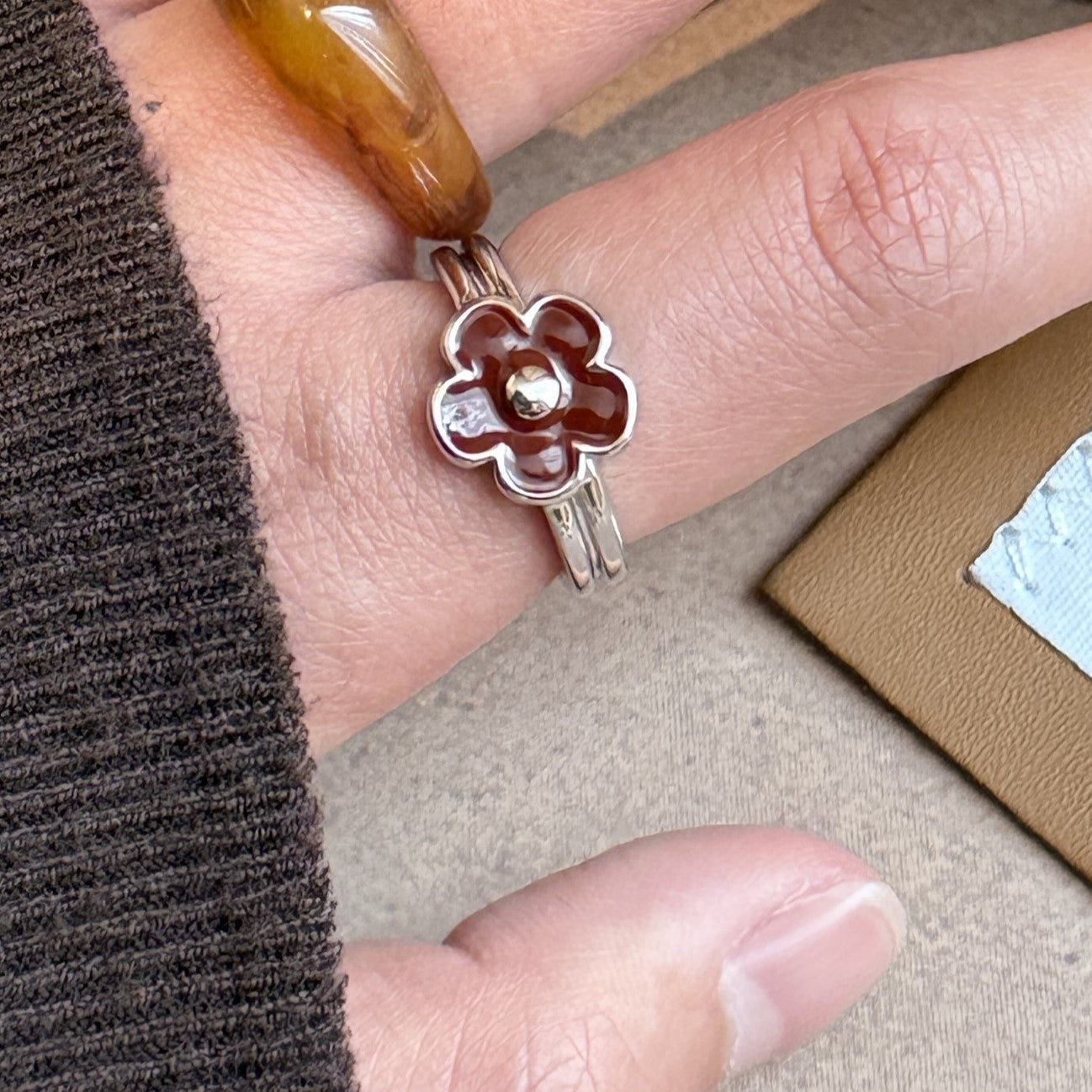 Chocolate High-grade Wine Red Enamel Drop Oil Love Heart Flowers Ring