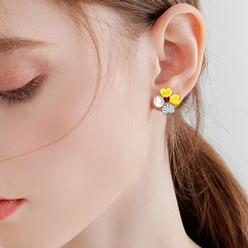 Sier Heart-shaped Pearl Light Luxury Ear Earrings