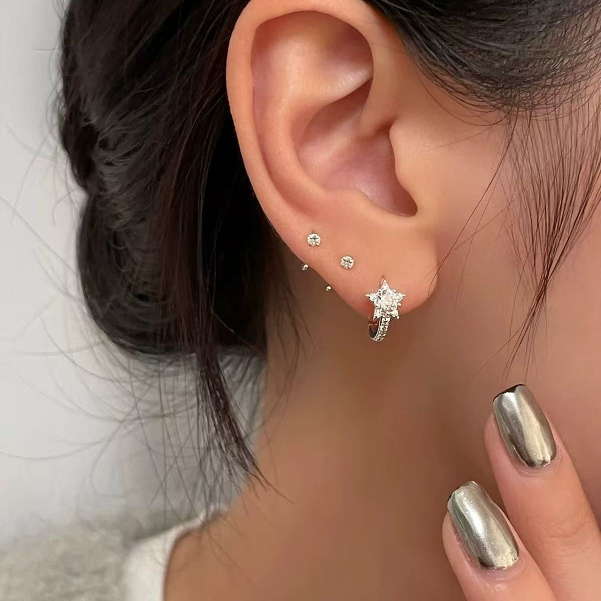 Women's Star Zircon Circle Design High Sense Bone Clip Ear Buckle