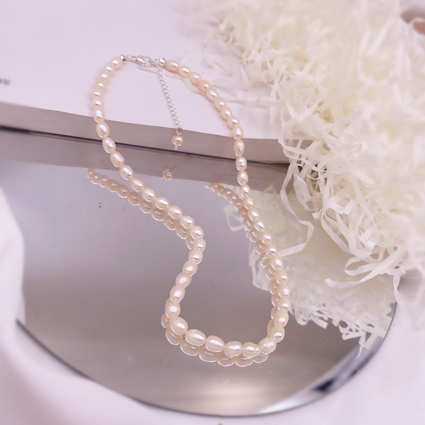 Women's Pearl French Retro Simple Graceful Elegant Necklace