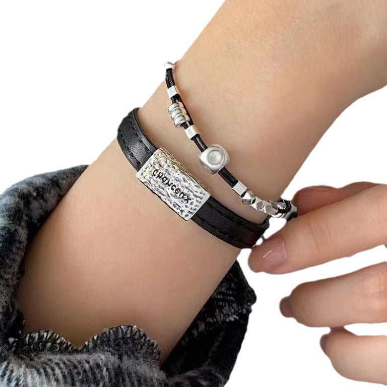 Damen-Armbänder mit Buchstaben, hochwertiges Design, Leder, modisch, täglich