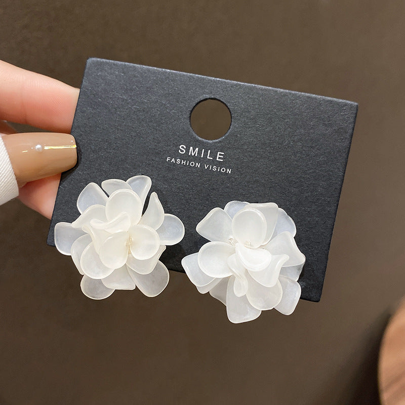 Boucles d'oreilles froides personnalisées à la mode d'été à fleurs blanches pour femmes