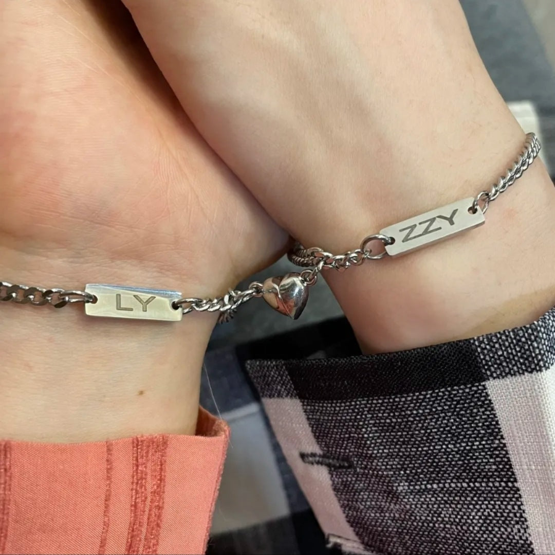 Stylen Sie quadratische Plattenarmbänder als Valentinstagsgeschenk für Freundinnen