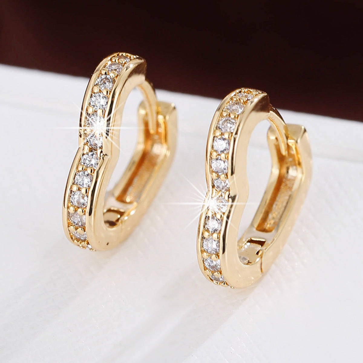 Trend Heart-shaped Personality Design Inlaid Zircon Ear Buckle