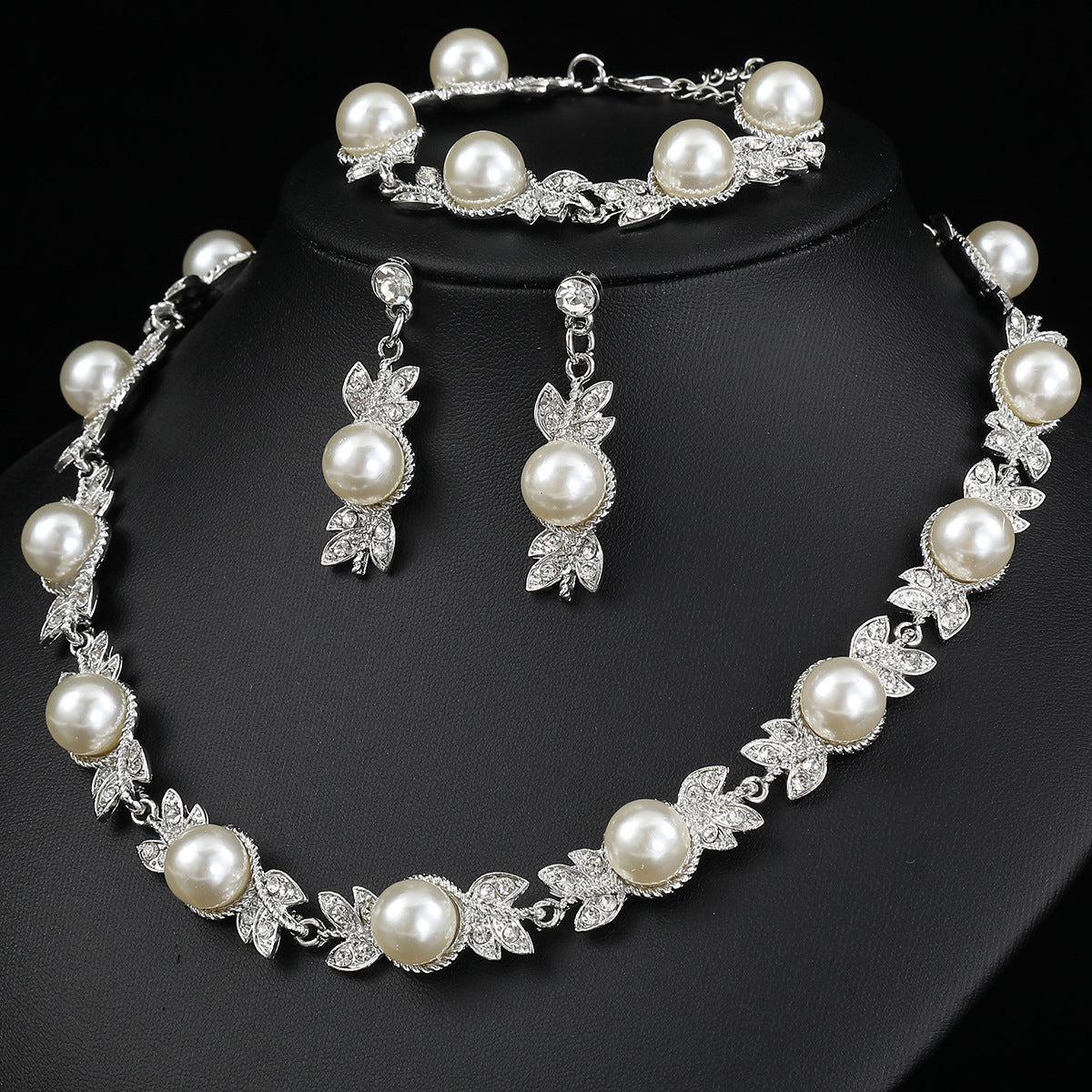 Luxury Minority Vintage Fashion Pearl Clavicle Necklaces