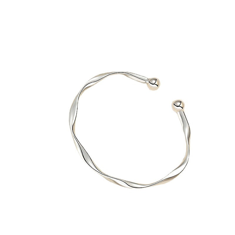 Women's Copper Sier-plated Mobius Strip Light Luxury Exquisite Bracelet
