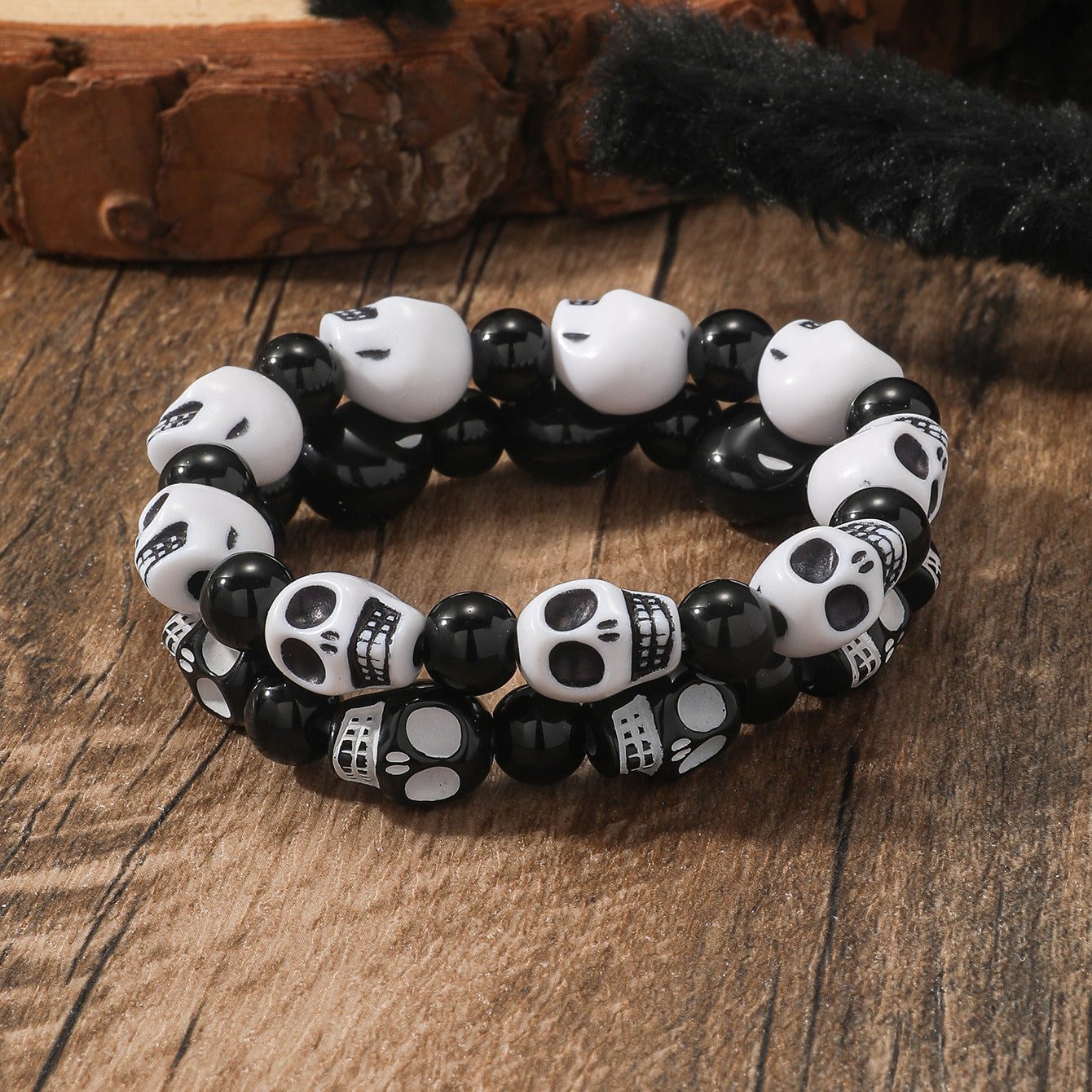 Anmutige, elastische Halloween-Armbänder mit Totenkopf-Perlen